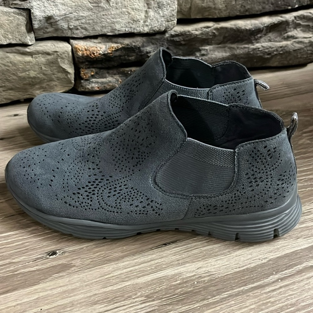 Sketchers sneakers/7.5